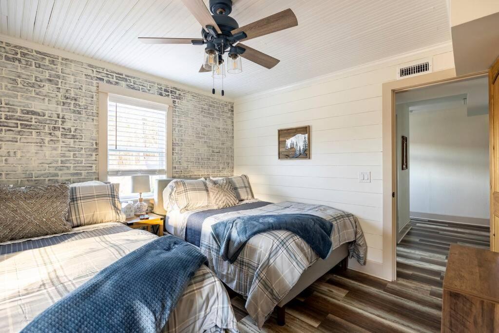 Riverside Relaxer W/Hot Tub+Fire Pit +Wifi & View Franklin Esterno foto