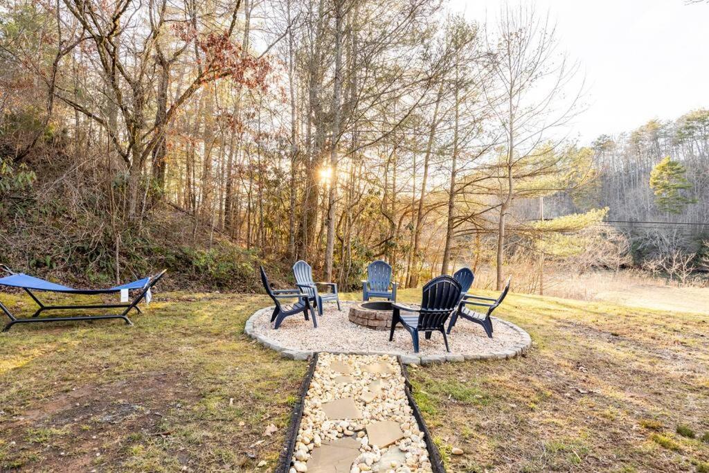Riverside Relaxer W/Hot Tub+Fire Pit +Wifi & View Franklin Esterno foto
